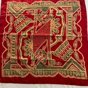 Langforf Red and Green Patterned Scarf